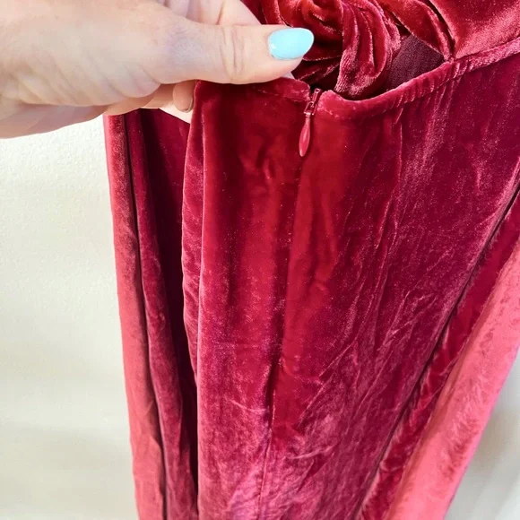 Reformation Livia Velvet dress - Picture 8 of 10